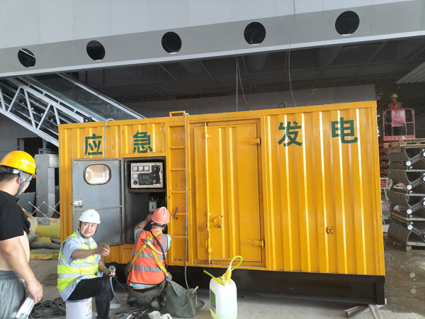 乌苏怎样判断空气滤清器是否需要更换？